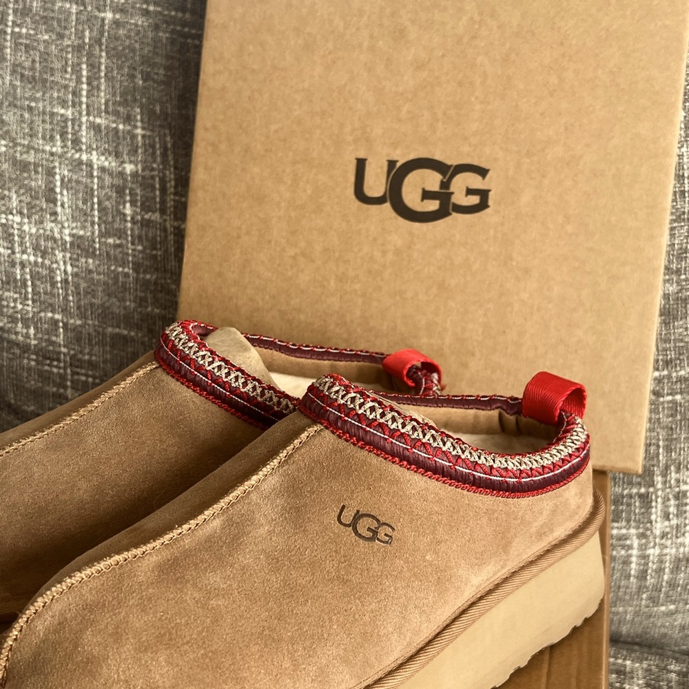 UGG Tazz chestnut size 8 NEW in box